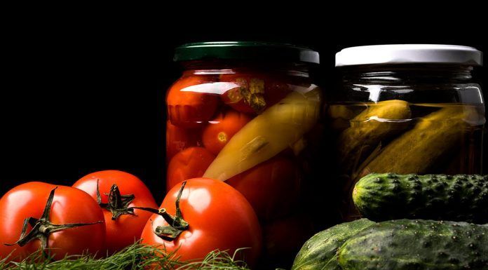 ¿Puede producir botulismo una conserva de pimientos asados con ajo?