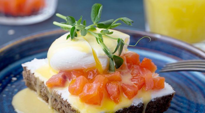 ¿Cuál es la proporción ideal de nutrientes en el desayuno?
